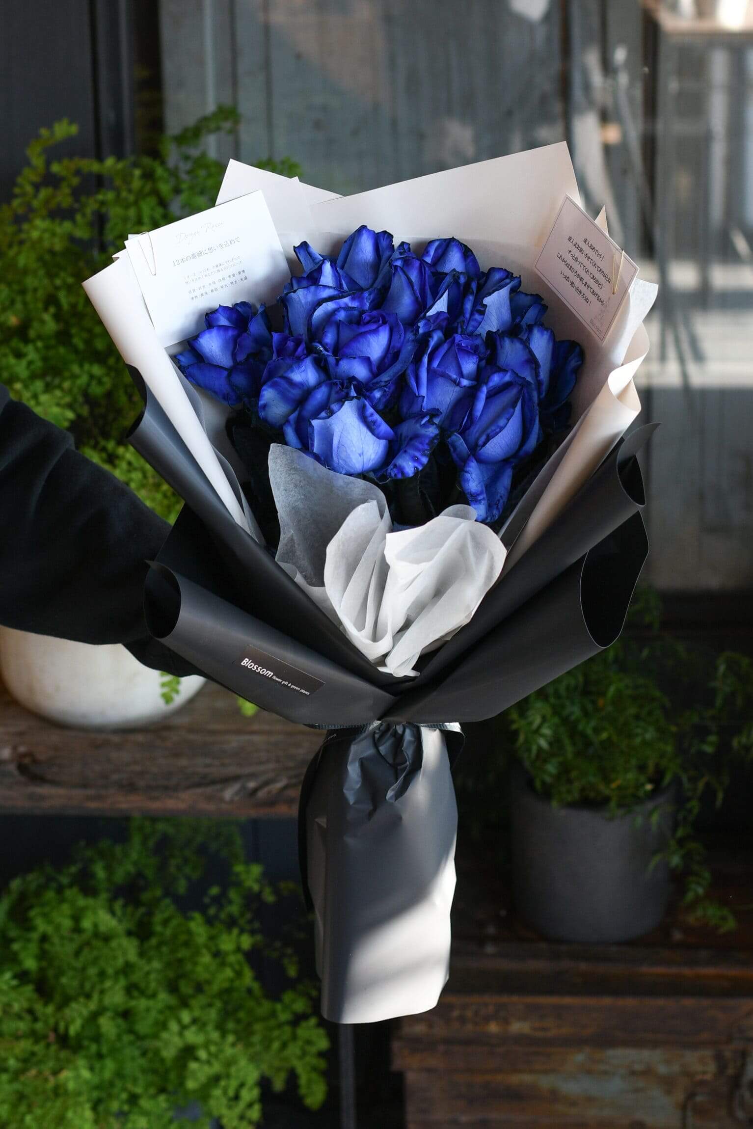 青薔薇のドレスブーケ
