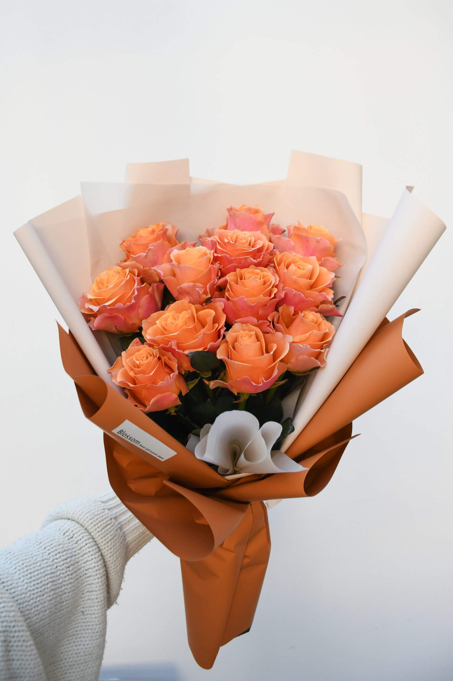 オレンジ薔薇のドレスブーケ