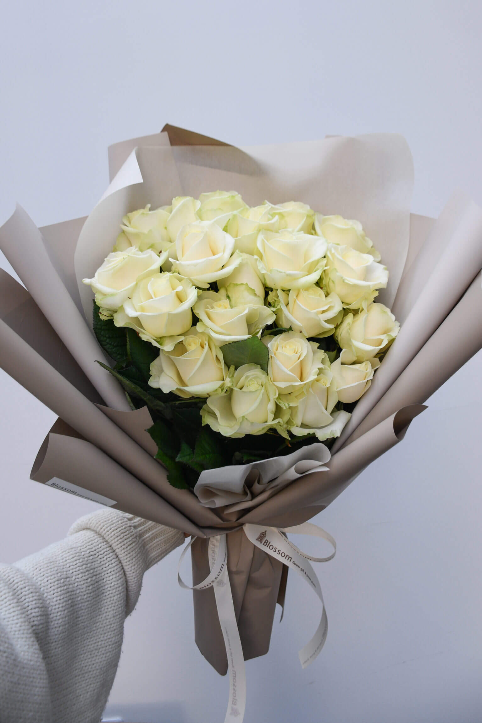 白薔薇のドレスブーケ