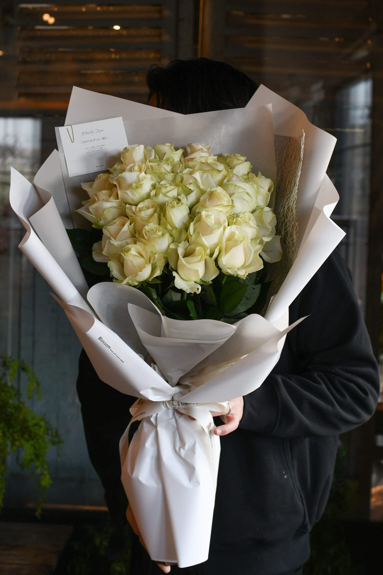 白薔薇のドレスブーケ