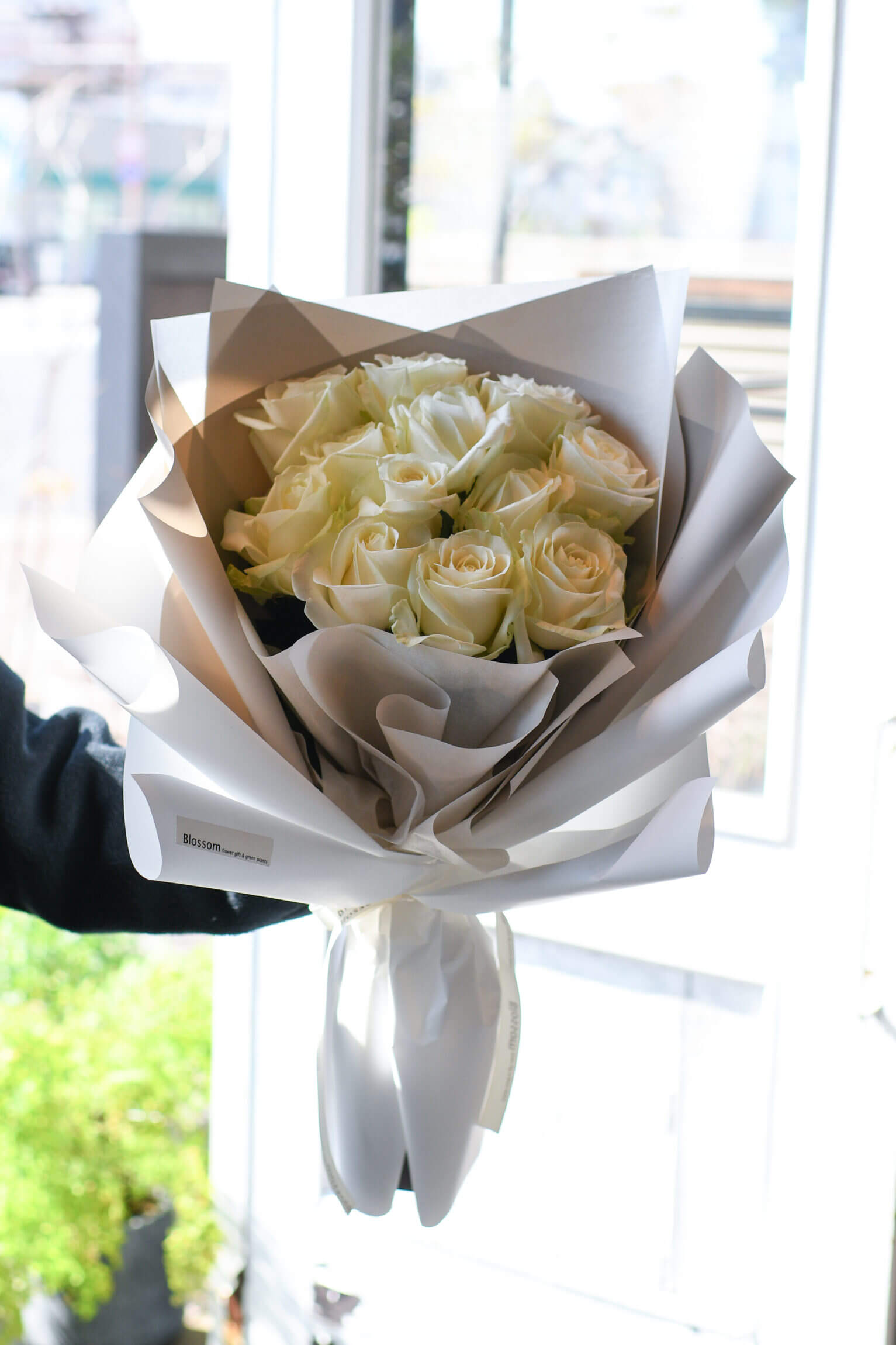 白薔薇の花束
