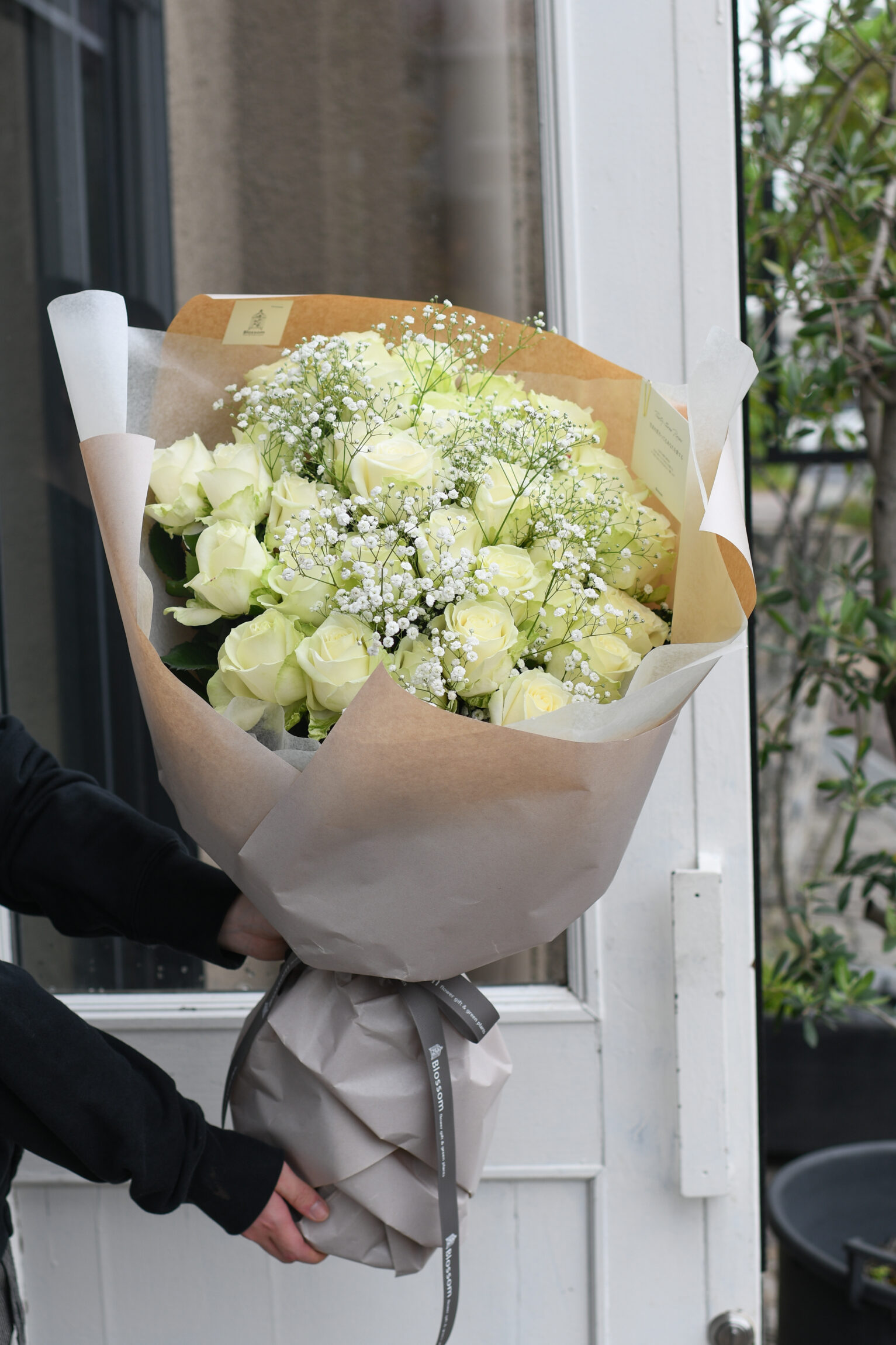 白薔薇の花束