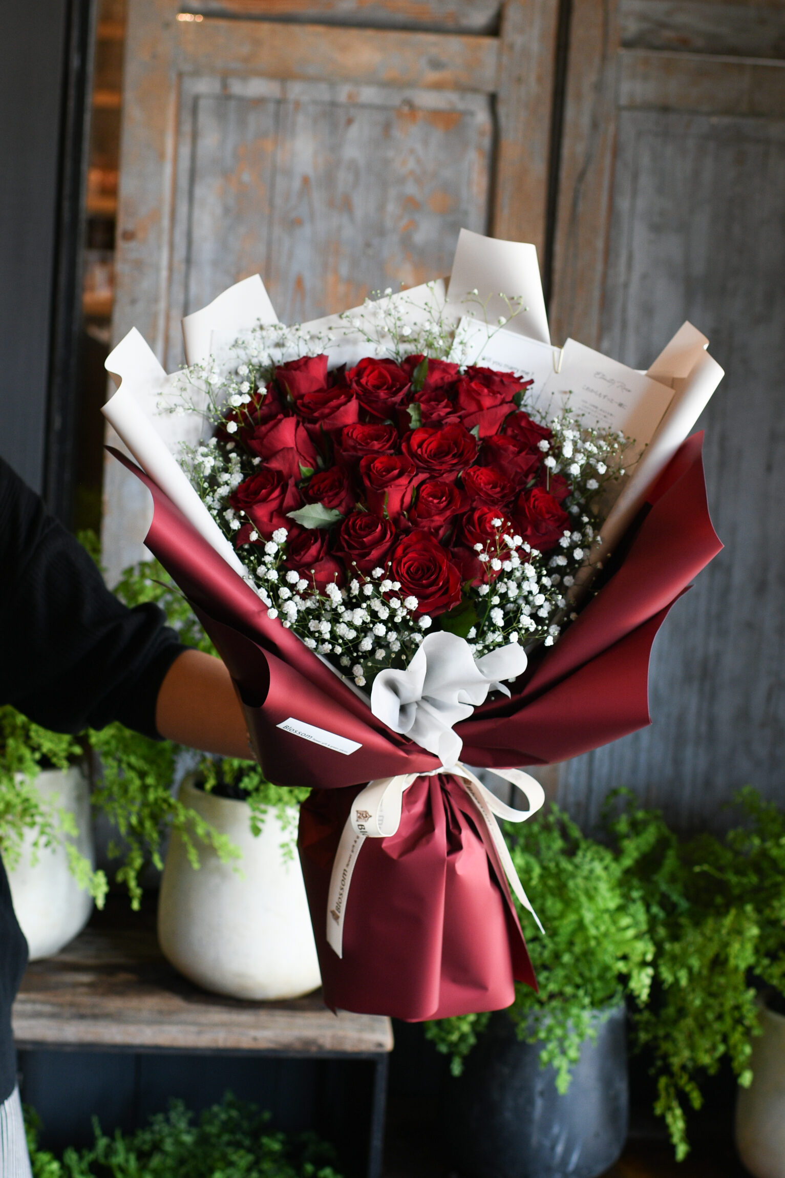 24本の赤薔薇ドレスブーケ