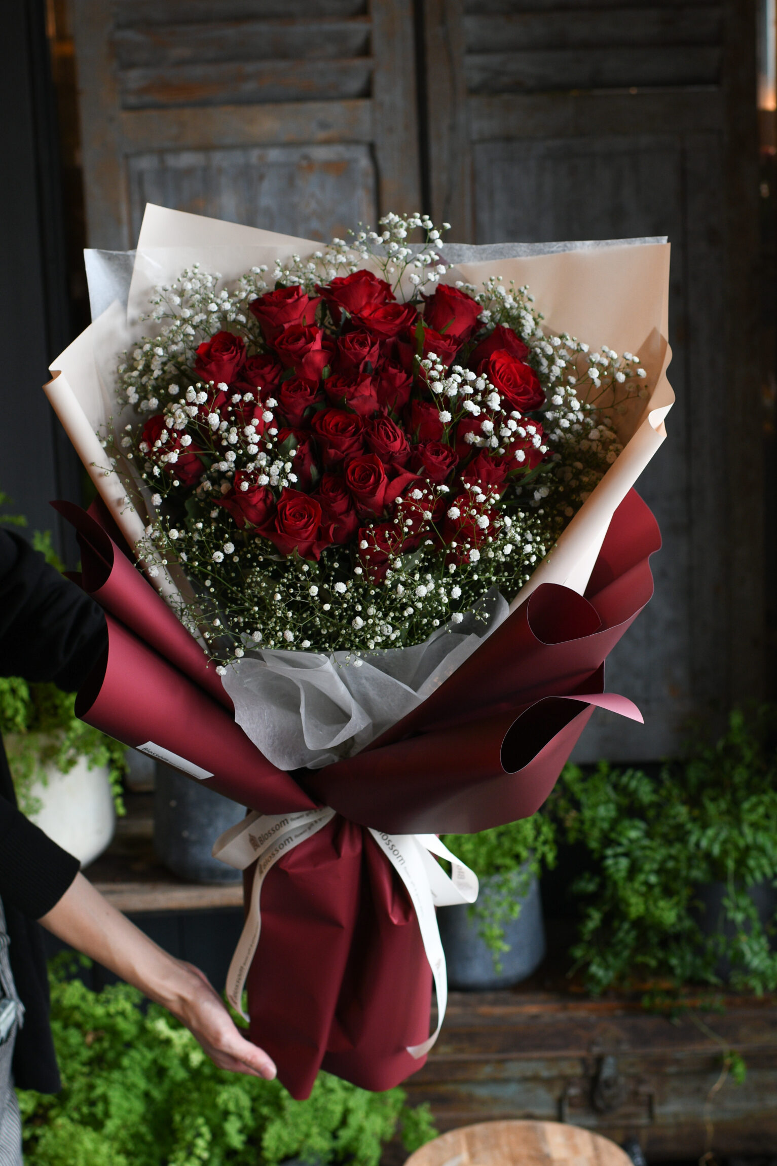 33本の赤薔薇ドレスブーケ