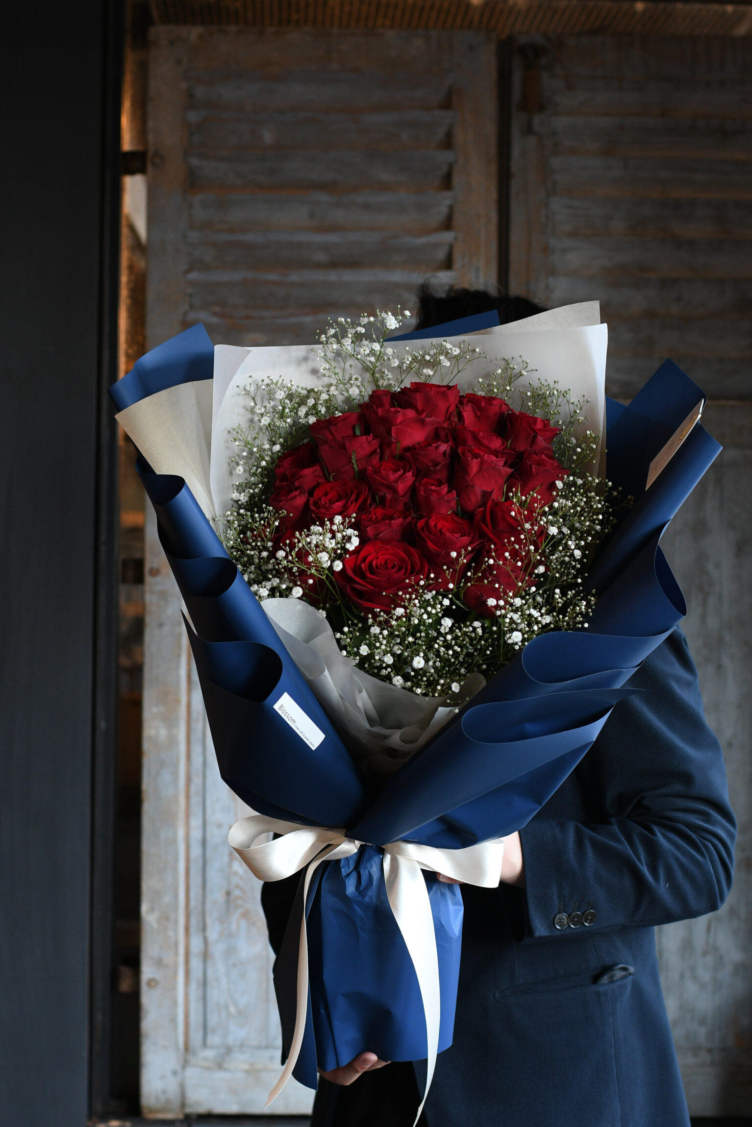 「ディープブルー×赤薔薇」プロポーズリングドレスブーケ24本の赤薔薇