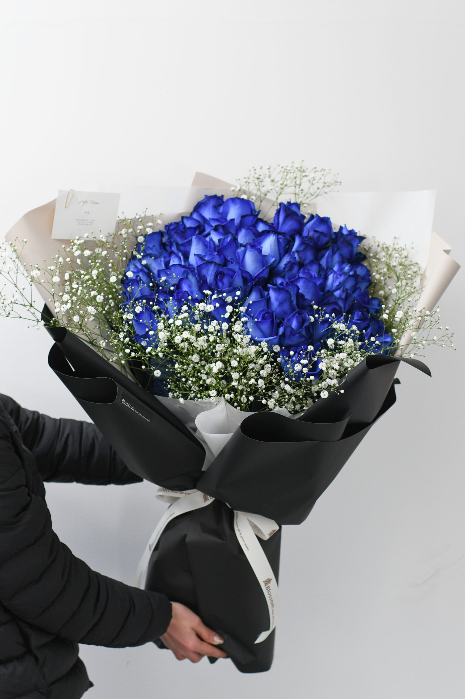 50本の青薔薇ドレスブーケ