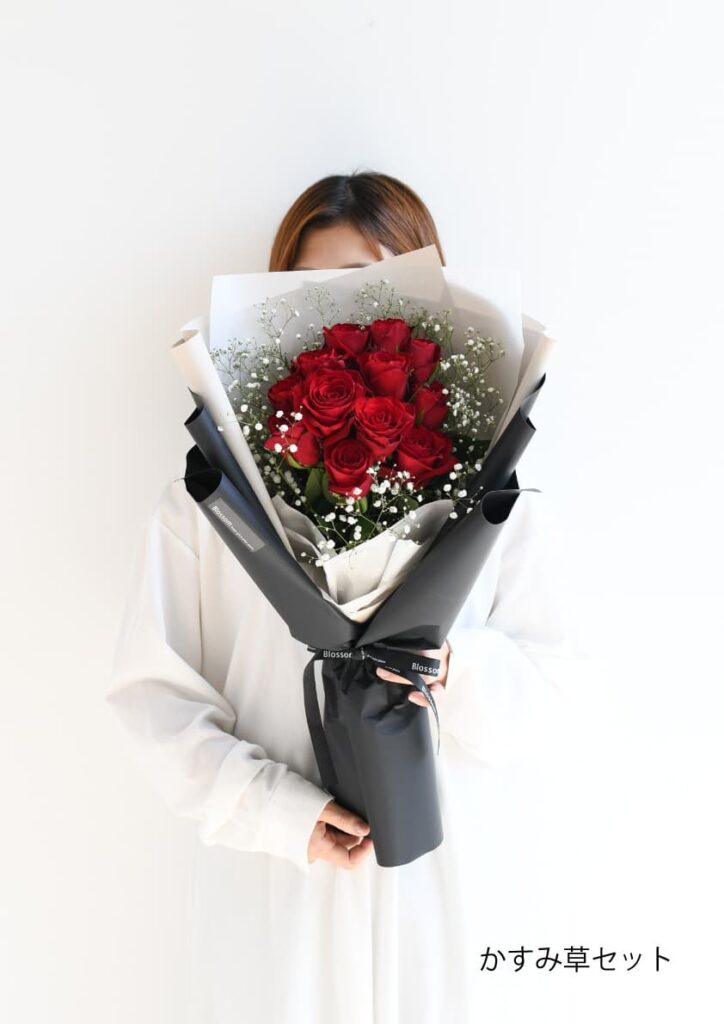12本の赤バラの花束