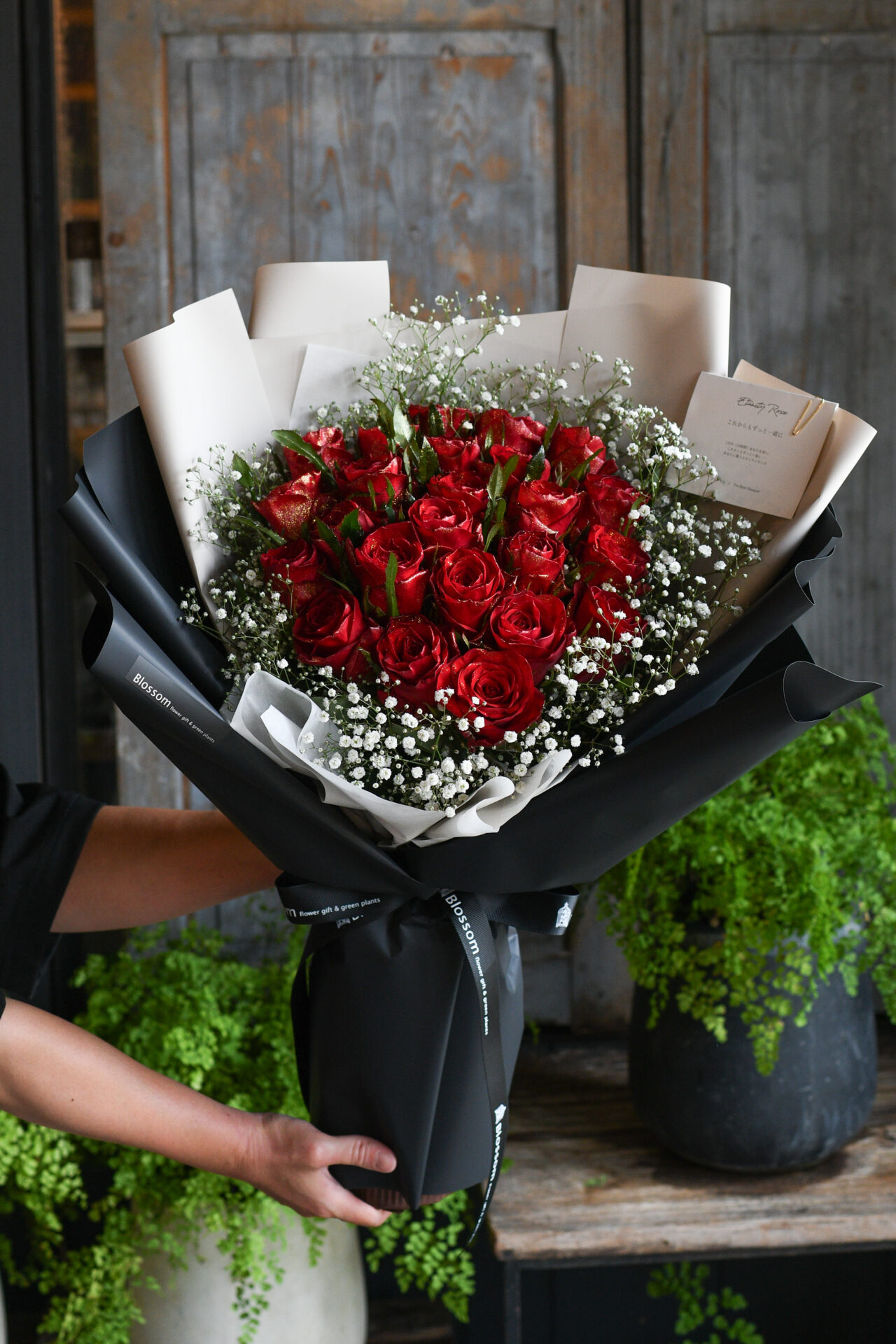 24本の赤薔薇ドレスブーケ